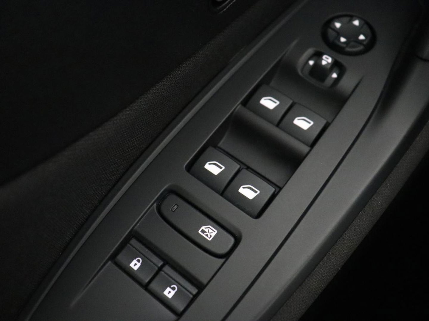 Peugeot 308 1.6 PHEV Active Pack Business | Stoelverwarming | Half leder | Sportstoelen | Carplay | Parkeerhulp | Full LED | Climate control | Bluetooth | Cruise control | Plug In