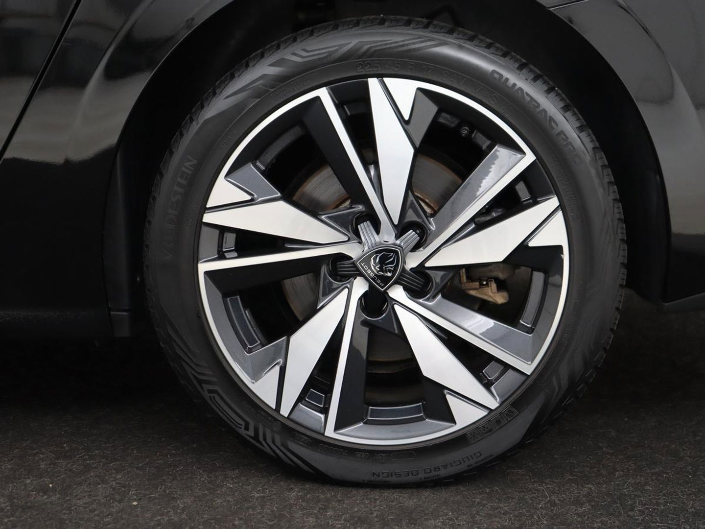 Peugeot 308 1.6 PHEV Active Pack Business | Stoelverwarming | Half leder | Sportstoelen | Carplay | Parkeerhulp | Full LED | Climate control | Bluetooth | Cruise control | Plug In