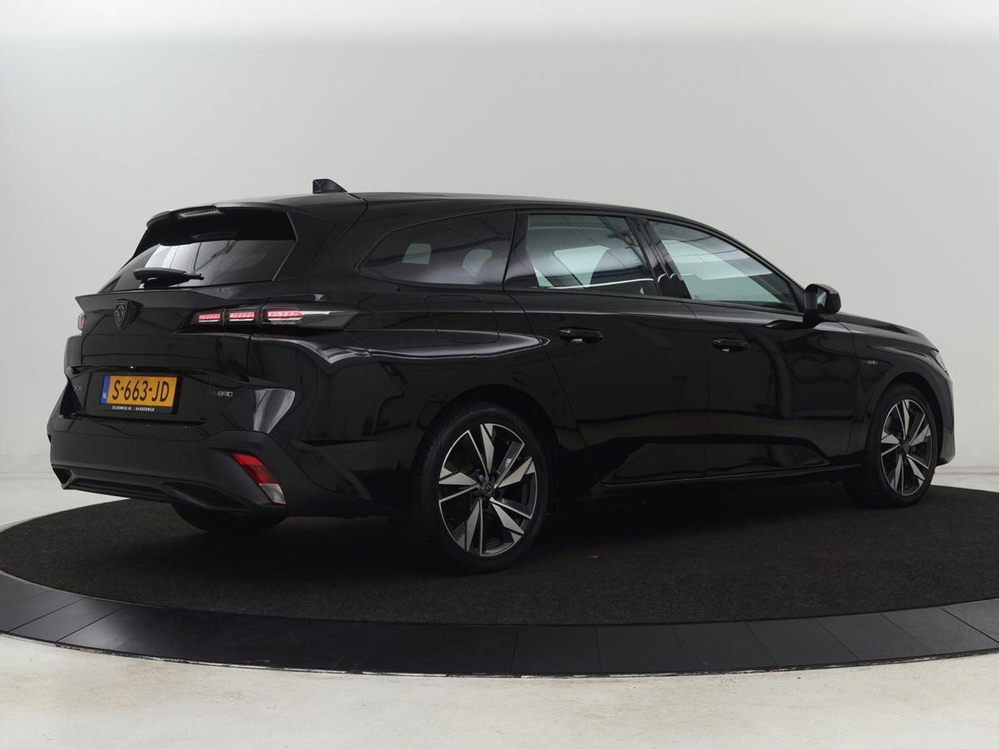 Peugeot 308 1.6 PHEV Active Pack Business | Stoelverwarming | Half leder | Sportstoelen | Carplay | Parkeerhulp | Full LED | Climate control | Bluetooth | Cruise control | Plug In