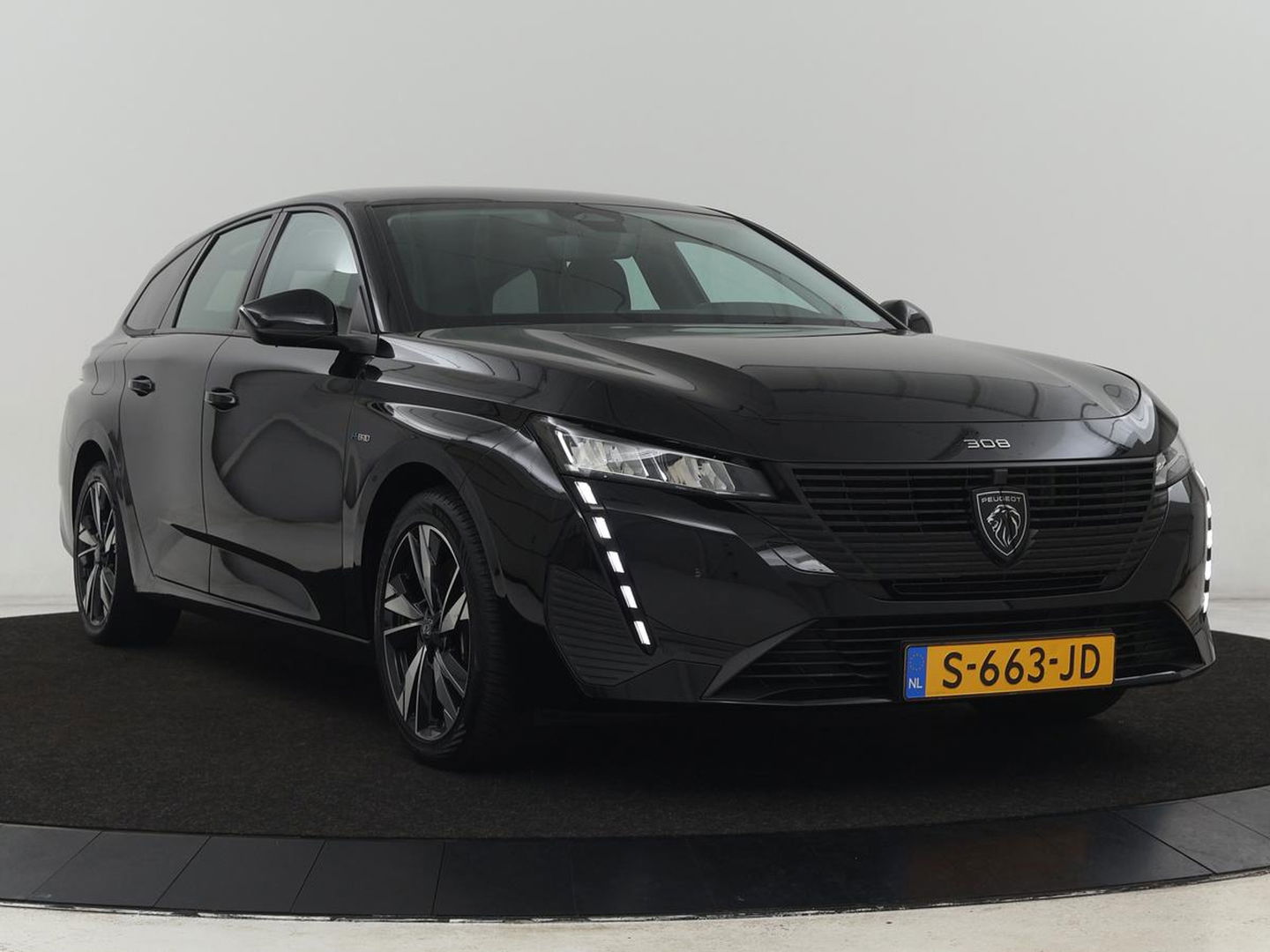 Peugeot 308 1.6 PHEV Active Pack Business | Stoelverwarming | Half leder | Sportstoelen | Carplay | Parkeerhulp | Full LED | Climate control | Bluetooth | Cruise control | Plug In