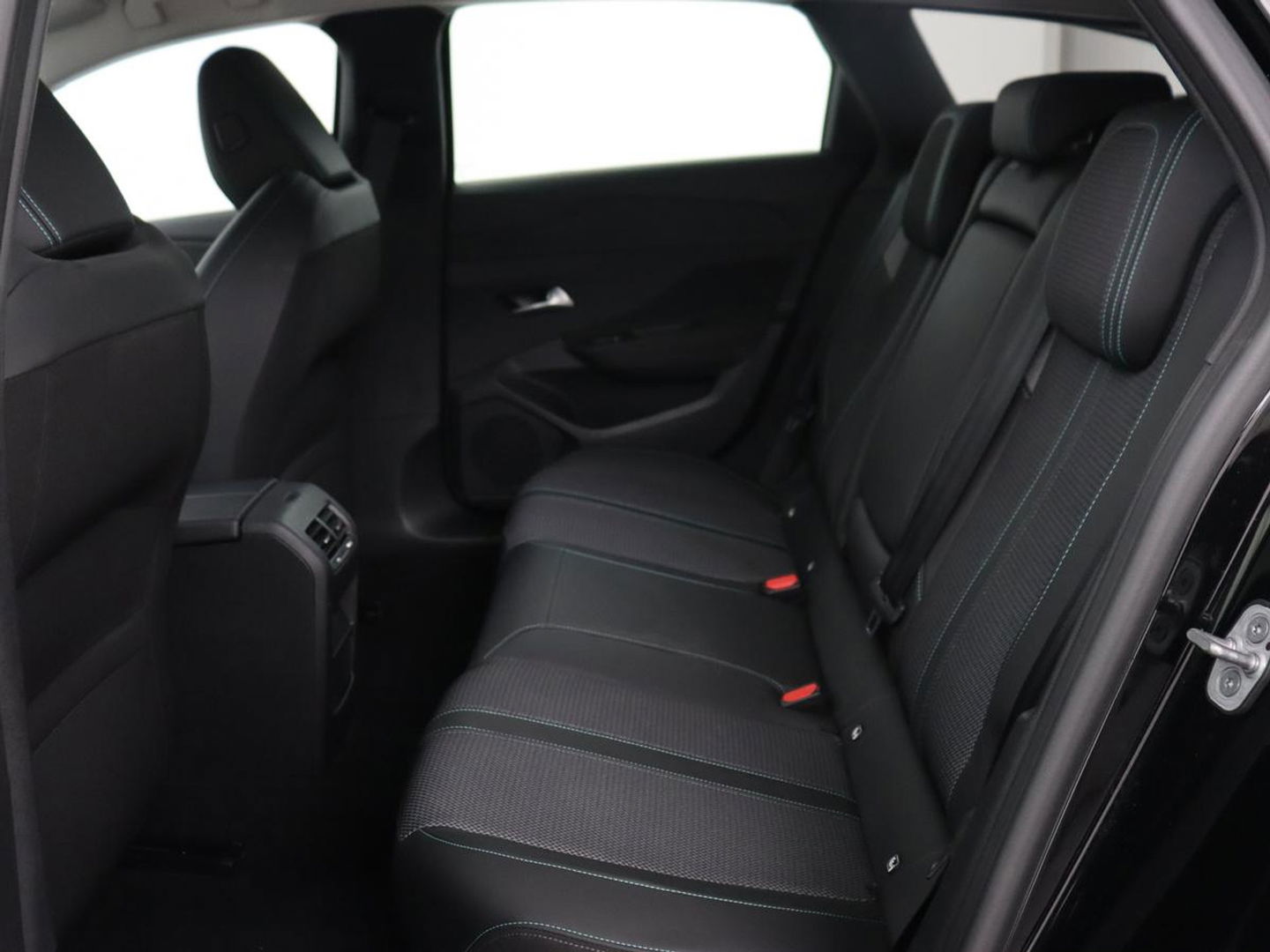 Peugeot 308 1.6 PHEV Active Pack Business | Stoelverwarming | Half leder | Sportstoelen | Carplay | Parkeerhulp | Full LED | Climate control | Bluetooth | Cruise control | Plug In