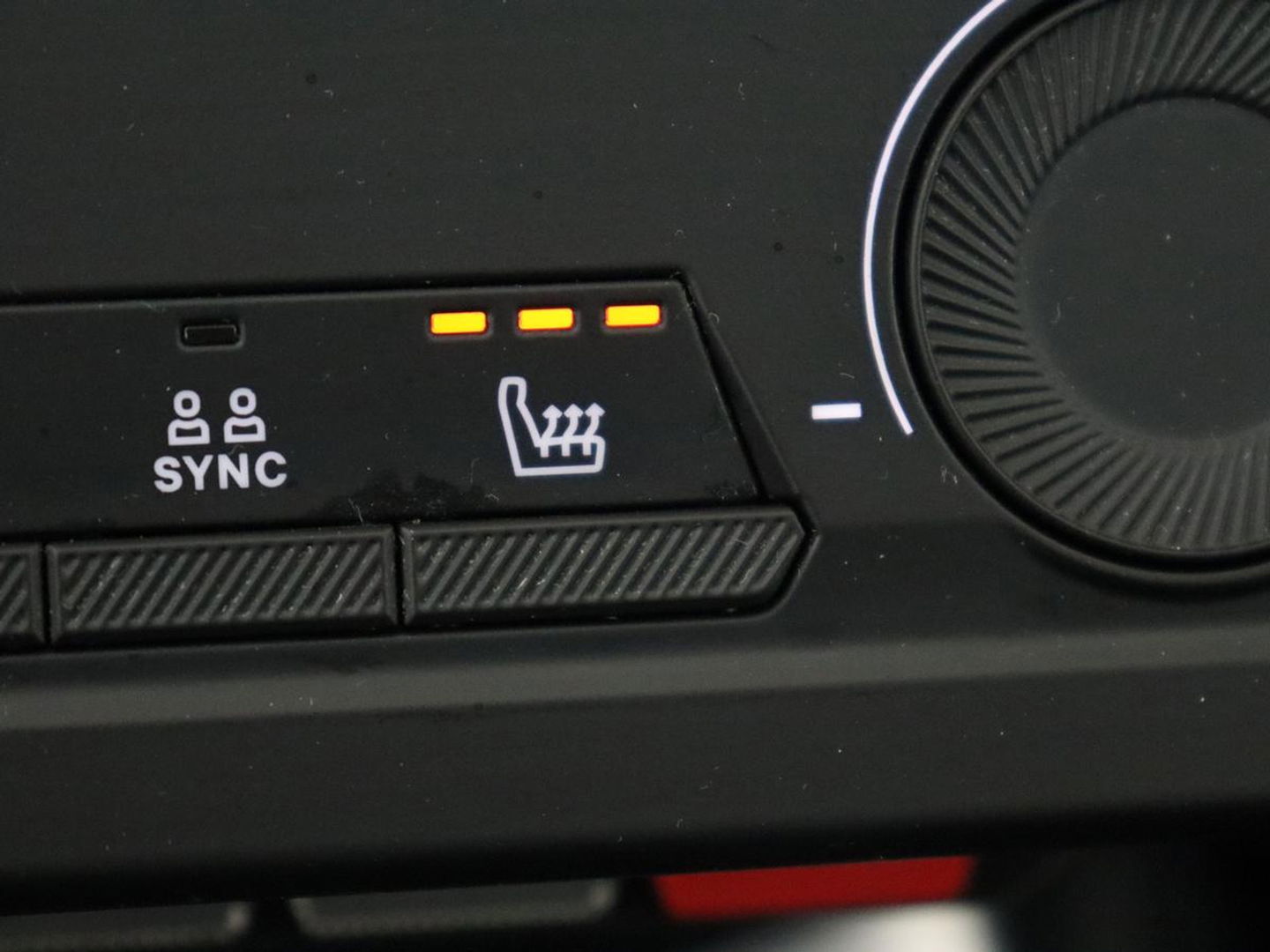 Peugeot 308 1.6 PHEV Active Pack Business | Stoelverwarming | Half leder | Sportstoelen | Carplay | Parkeerhulp | Full LED | Climate control | Bluetooth | Cruise control | Plug In