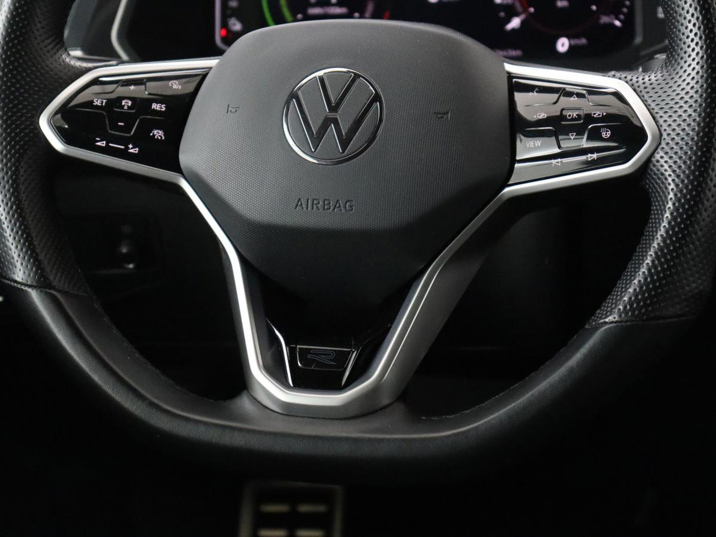 Volkswagen Tiguan 1.4 TSI eHybrid R-Line | Panoramadak | Trekhaak | Head-Up | Stoelverwarming | Adaptive cruise | Camera | Carplay | Matrix LED | Navigatie | 19'' | Virtual Cockpit | PHEV | Plug In