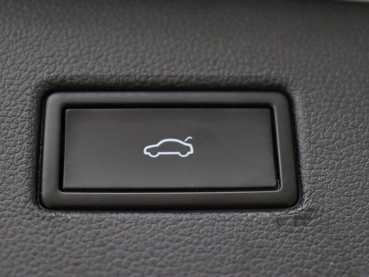 Volkswagen Tiguan 1.4 TSI eHybrid R-Line | Panoramadak | Trekhaak | Head-Up | Stoelverwarming | Adaptive cruise | Camera | Carplay | Matrix LED | Navigatie | 19'' | Virtual Cockpit | PHEV | Plug In