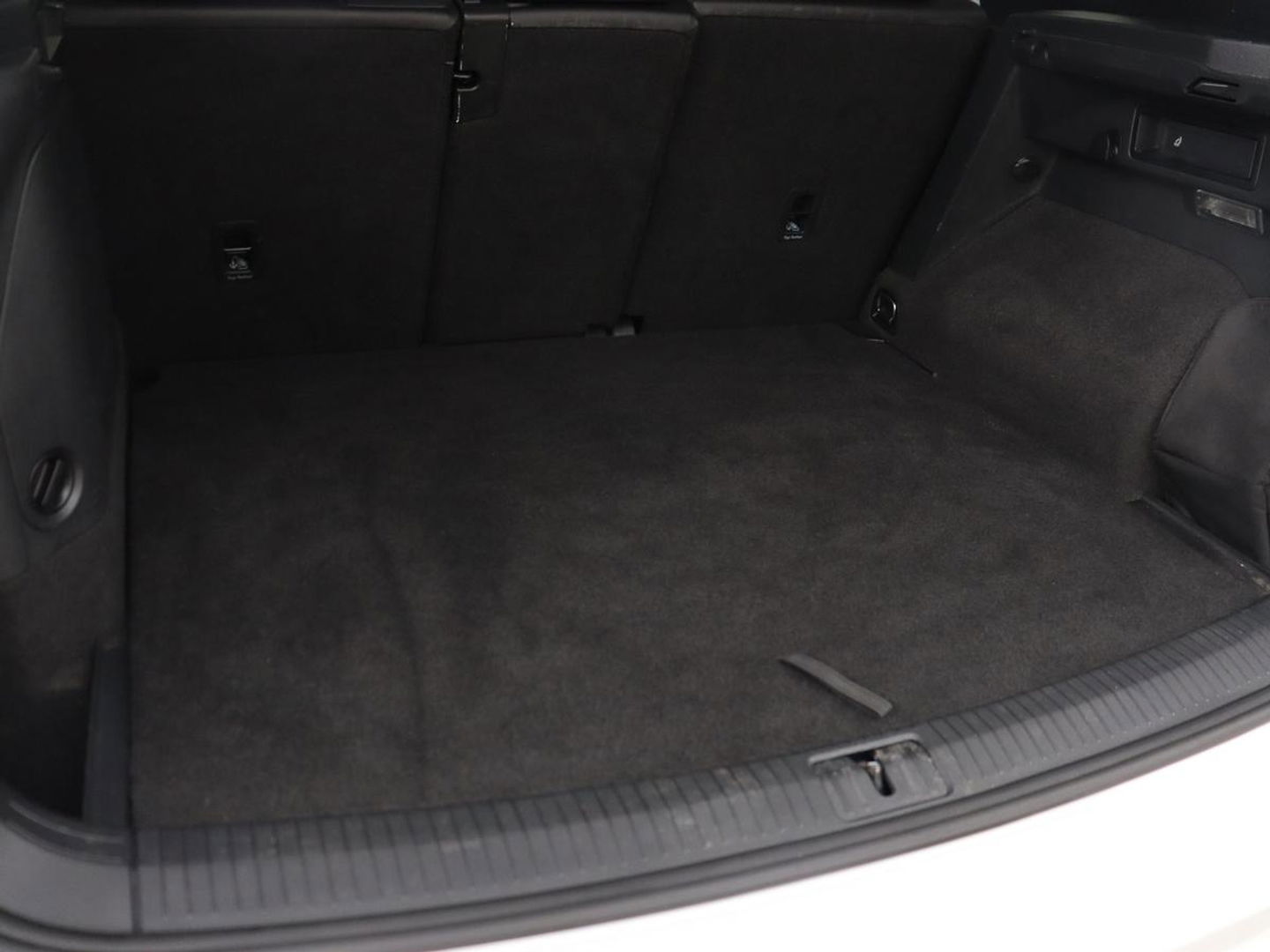 Volkswagen Tiguan 1.4 TSI eHybrid R-Line | Panoramadak | Trekhaak | Head-Up | Stoelverwarming | Adaptive cruise | Camera | Carplay | Matrix LED | Navigatie | 19'' | Virtual Cockpit | PHEV | Plug In