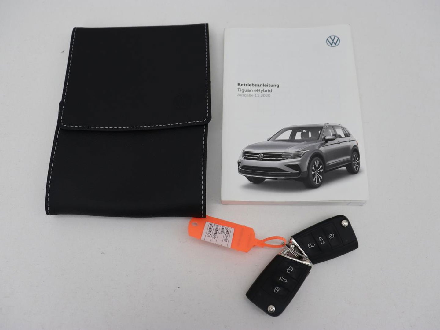 Volkswagen Tiguan 1.4 TSI eHybrid R-Line | Panoramadak | Trekhaak | Head-Up | Stoelverwarming | Adaptive cruise | Camera | Carplay | Matrix LED | Navigatie | 19'' | Virtual Cockpit | PHEV | Plug In