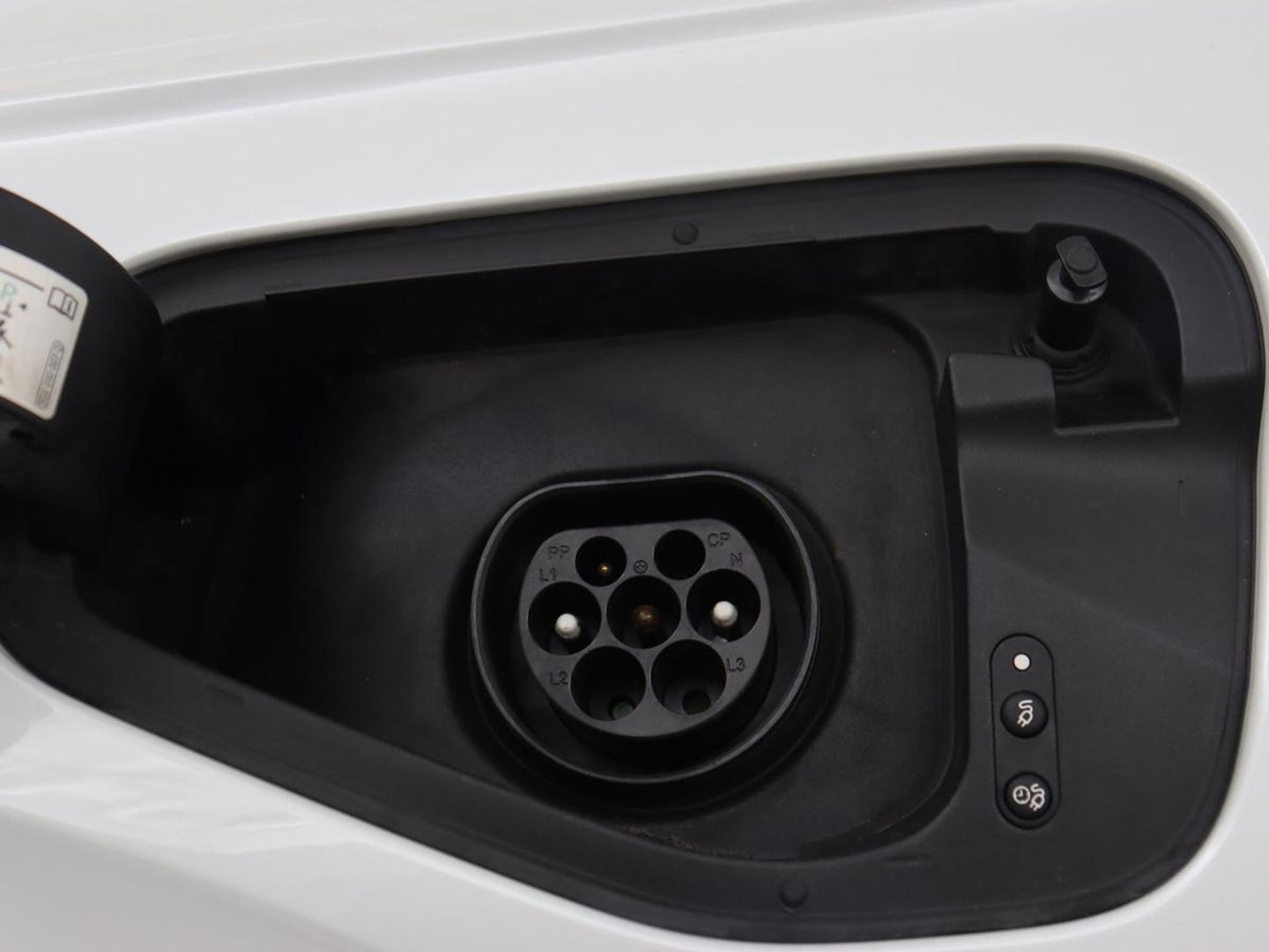 Volkswagen Tiguan 1.4 TSI eHybrid R-Line | Panoramadak | Trekhaak | Head-Up | Stoelverwarming | Adaptive cruise | Camera | Carplay | Matrix LED | Navigatie | 19'' | Virtual Cockpit | PHEV | Plug In