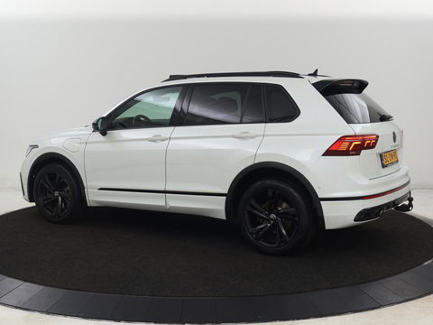 Volkswagen Tiguan 1.4 TSI eHybrid R-Line | Panoramadak | Trekhaak | Head-Up | Stoelverwarming | Adaptive cruise | Camera | Carplay | Matrix LED | Navigatie | 19'' | Virtual Cockpit | PHEV | Plug In