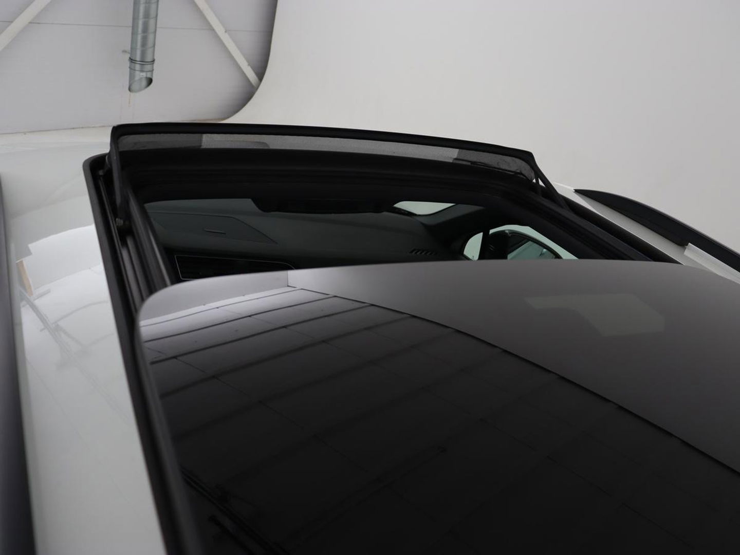 Volkswagen Tiguan 1.4 TSI eHybrid R-Line | Panoramadak | Trekhaak | Head-Up | Stoelverwarming | Adaptive cruise | Camera | Carplay | Matrix LED | Navigatie | 19'' | Virtual Cockpit | PHEV | Plug In