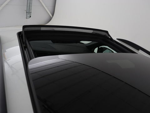 Volkswagen Tiguan 1.4 TSI eHybrid R-Line | Panoramadak | Trekhaak | Head-Up | Stoelverwarming | Adaptive cruise | Camera | Carplay | Matrix LED | Navigatie | 19'' | Virtual Cockpit | PHEV | Plug In