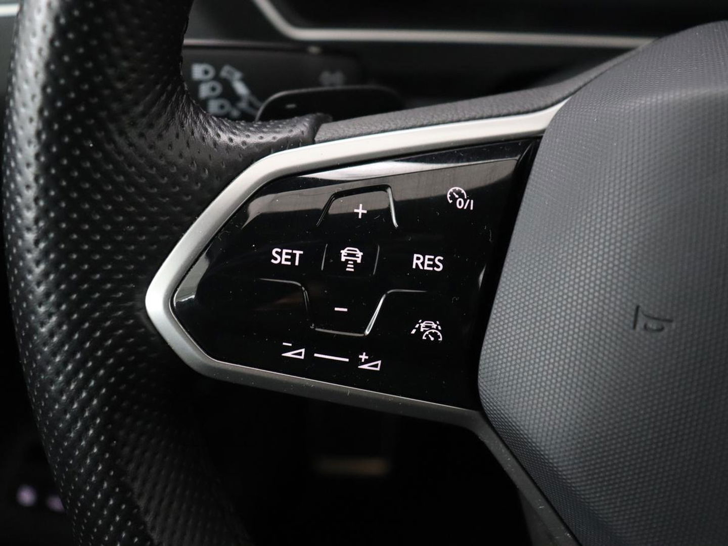 Volkswagen Tiguan 1.4 TSI eHybrid R-Line | Panoramadak | Trekhaak | Head-Up | Stoelverwarming | Adaptive cruise | Camera | Carplay | Matrix LED | Navigatie | 19'' | Virtual Cockpit | PHEV | Plug In