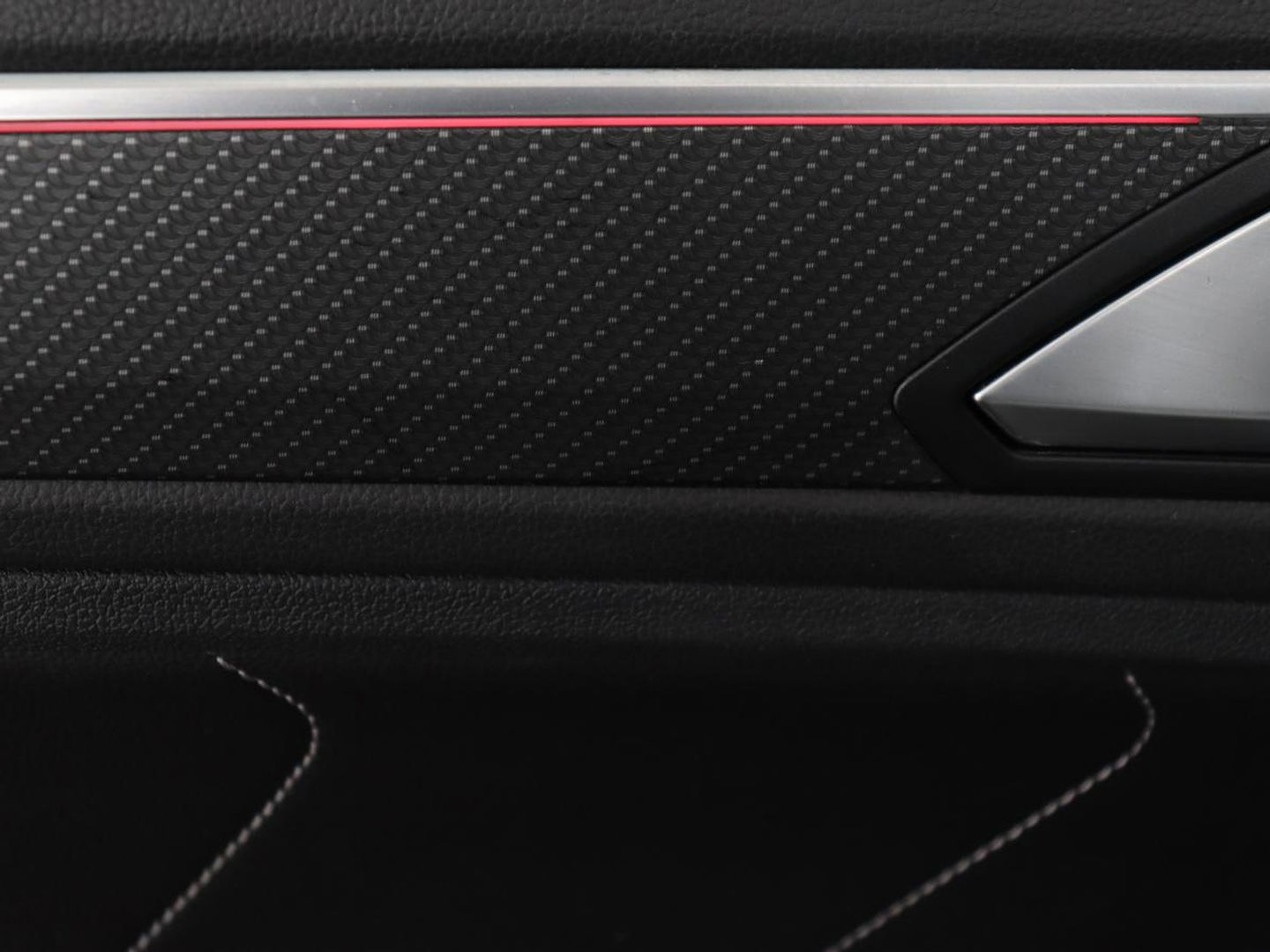 Volkswagen Tiguan 1.4 TSI eHybrid R-Line | Panoramadak | Trekhaak | Head-Up | Stoelverwarming | Adaptive cruise | Camera | Carplay | Matrix LED | Navigatie | 19'' | Virtual Cockpit | PHEV | Plug In