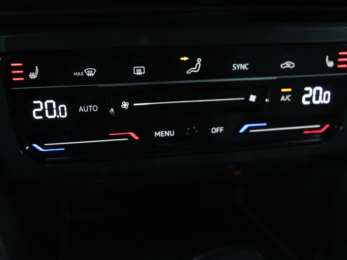 Volkswagen Tiguan 1.4 TSI eHybrid R-Line | Panoramadak | Trekhaak | Head-Up | Stoelverwarming | Adaptive cruise | Camera | Carplay | Matrix LED | Navigatie | 19'' | Virtual Cockpit | PHEV | Plug In