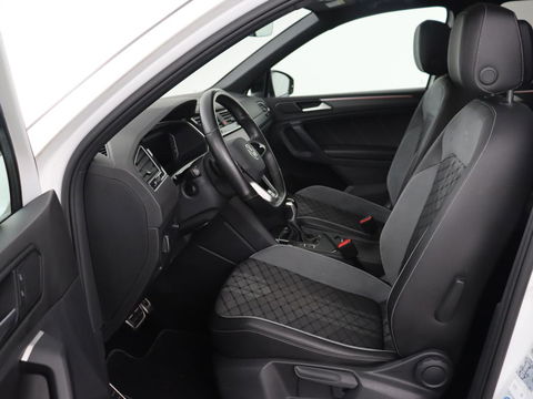 Volkswagen Tiguan 1.4 TSI eHybrid R-Line | Panoramadak | Trekhaak | Head-Up | Stoelverwarming | Adaptive cruise | Camera | Carplay | Matrix LED | Navigatie | 19'' | Virtual Cockpit | PHEV | Plug In