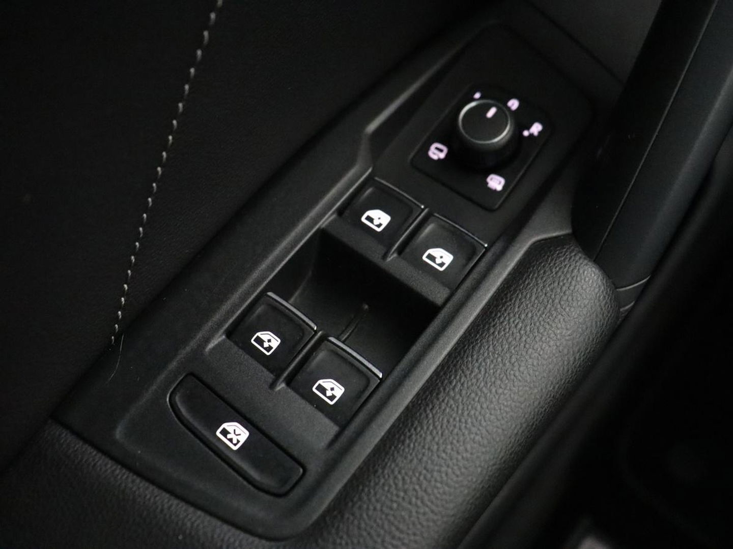 Volkswagen Tiguan 1.4 TSI eHybrid R-Line | Panoramadak | Trekhaak | Head-Up | Stoelverwarming | Adaptive cruise | Camera | Carplay | Matrix LED | Navigatie | 19'' | Virtual Cockpit | PHEV | Plug In