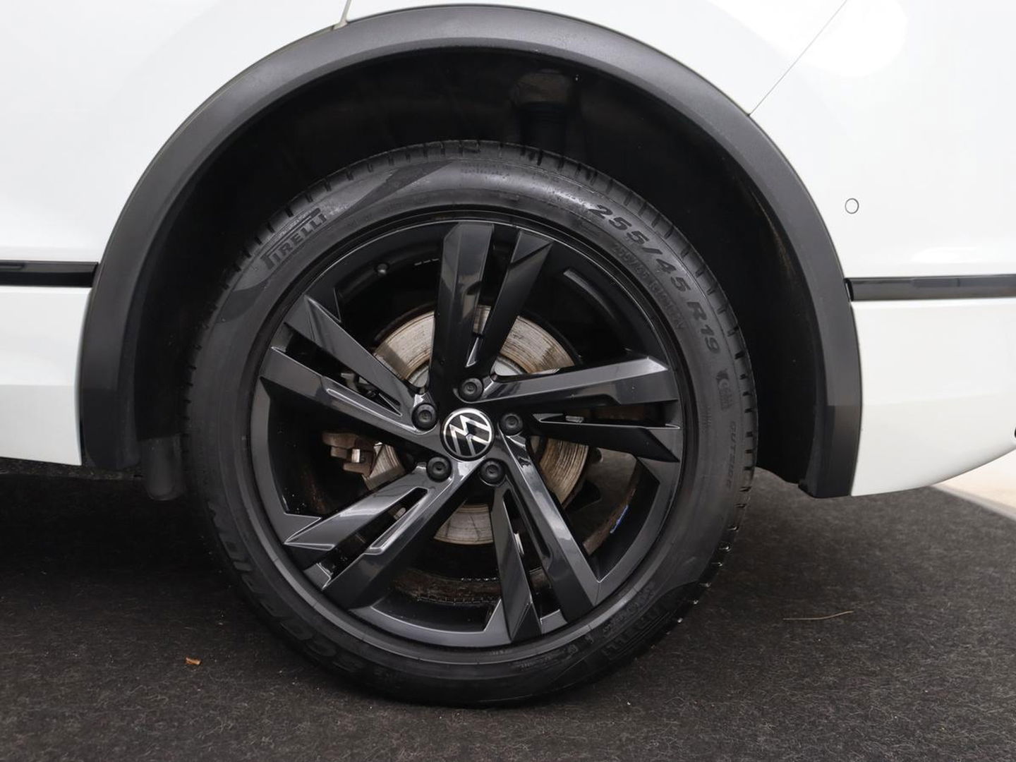 Volkswagen Tiguan 1.4 TSI eHybrid R-Line | Panoramadak | Trekhaak | Head-Up | Stoelverwarming | Adaptive cruise | Camera | Carplay | Matrix LED | Navigatie | 19'' | Virtual Cockpit | PHEV | Plug In