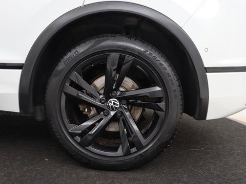 Volkswagen Tiguan 1.4 TSI eHybrid R-Line | Panoramadak | Trekhaak | Head-Up | Stoelverwarming | Adaptive cruise | Camera | Carplay | Matrix LED | Navigatie | 19'' | Virtual Cockpit | PHEV | Plug In