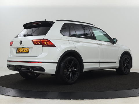 Volkswagen Tiguan 1.4 TSI eHybrid R-Line | Panoramadak | Trekhaak | Head-Up | Stoelverwarming | Adaptive cruise | Camera | Carplay | Matrix LED | Navigatie | 19'' | Virtual Cockpit | PHEV | Plug In