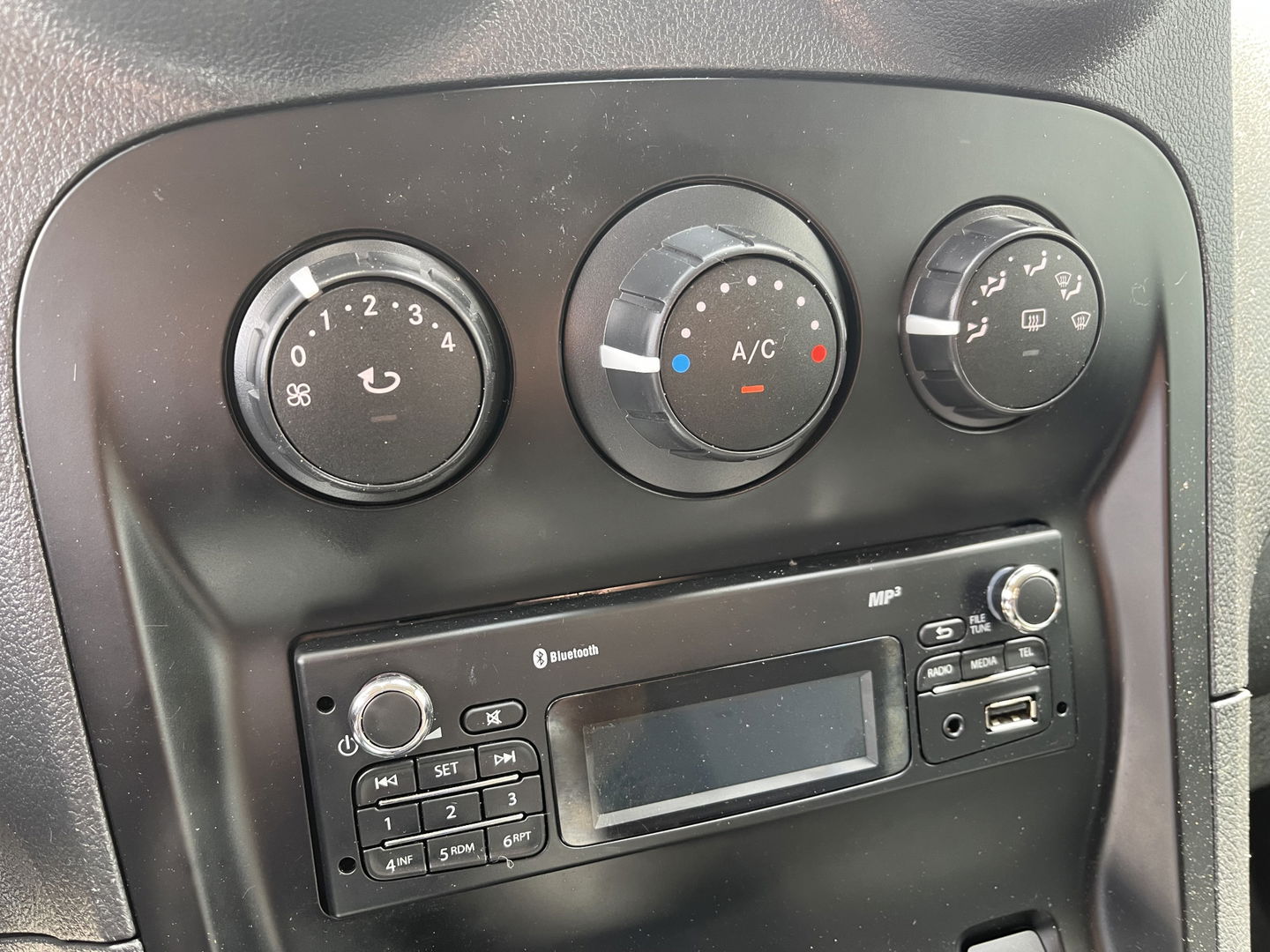 Mercedes-Benz Citan 108 CDI BlueEFFICIENCY / rijklaar € 10.950 ex btw / lease vanaf € 256 / airco / tomtom navigatie / schuifdeur / ingerichte laadruimte / euro 6 !