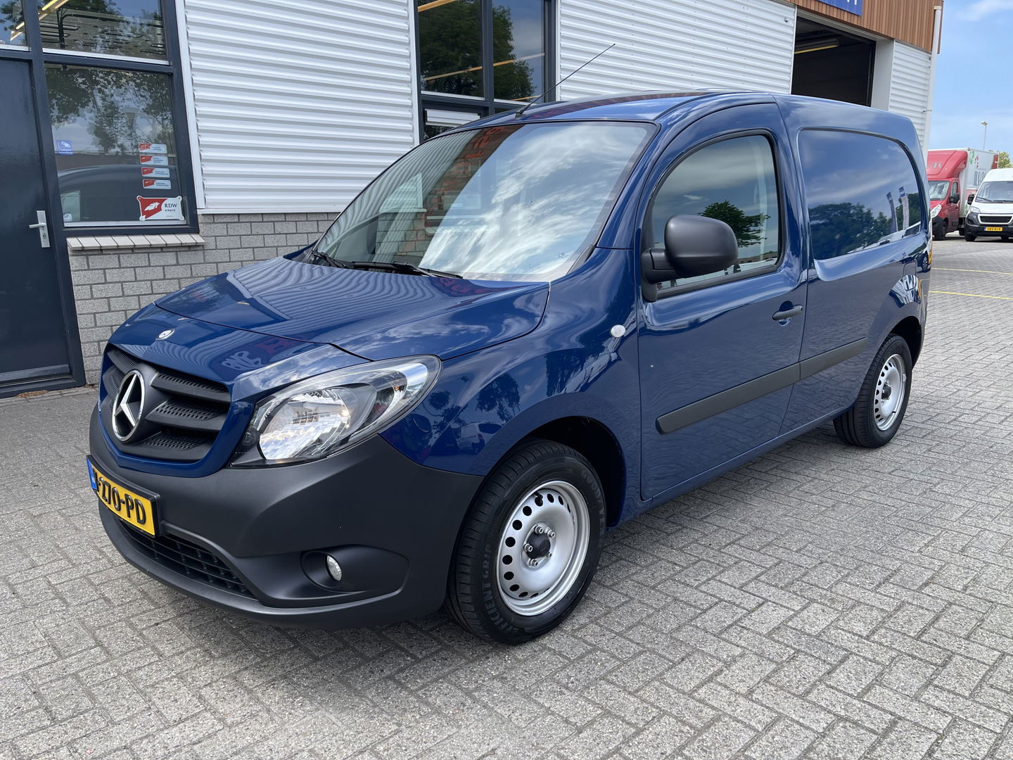 Mercedes-Benz Citan 108 CDI BlueEFFICIENCY / rijklaar € 10.950 ex btw / lease vanaf € 256 / airco / tomtom navigatie / schuifdeur / ingerichte laadruimte / euro 6 !