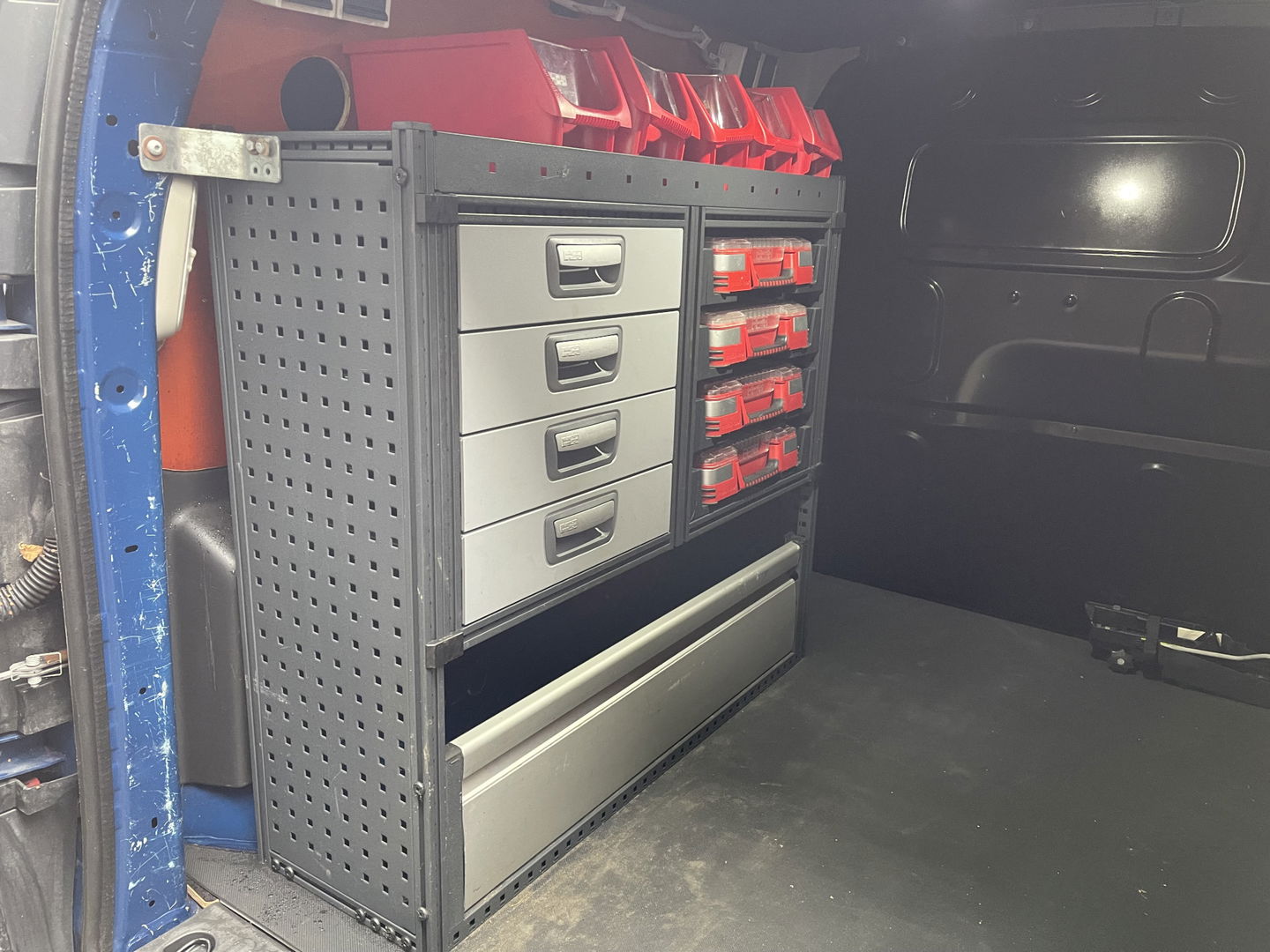 Mercedes-Benz Citan 108 CDI BlueEFFICIENCY / rijklaar € 10.950 ex btw / lease vanaf € 256 / airco / tomtom navigatie / schuifdeur / ingerichte laadruimte / euro 6 !