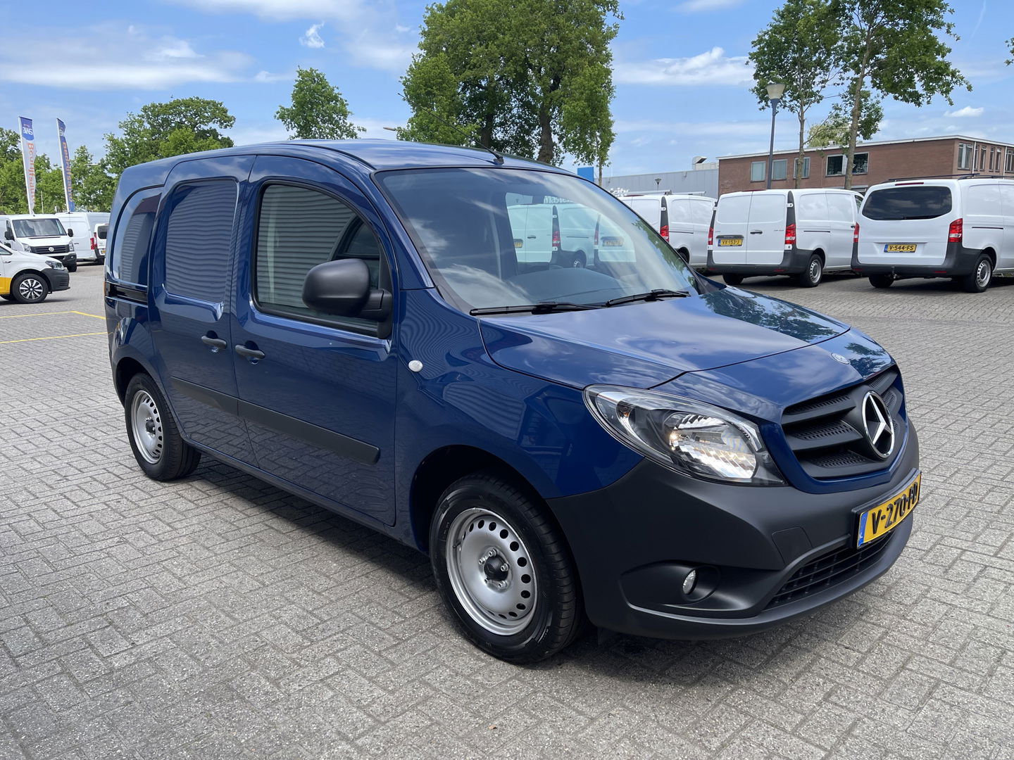 Mercedes-Benz Citan 108 CDI BlueEFFICIENCY / rijklaar € 10.950 ex btw / lease vanaf € 256 / airco / tomtom navigatie / schuifdeur / ingerichte laadruimte / euro 6 !