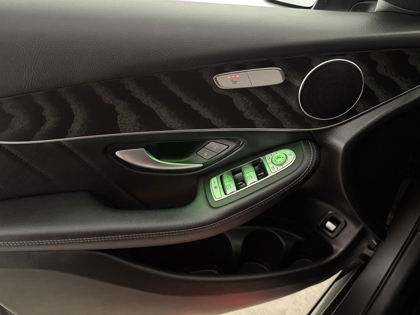 Mercedes-Benz GLC 300de 4MATIC Business Solution AMG | SOH 92% | Pano | Sfeerverl. | Camera | Virtual | Carplay | Trekh. | Keyless