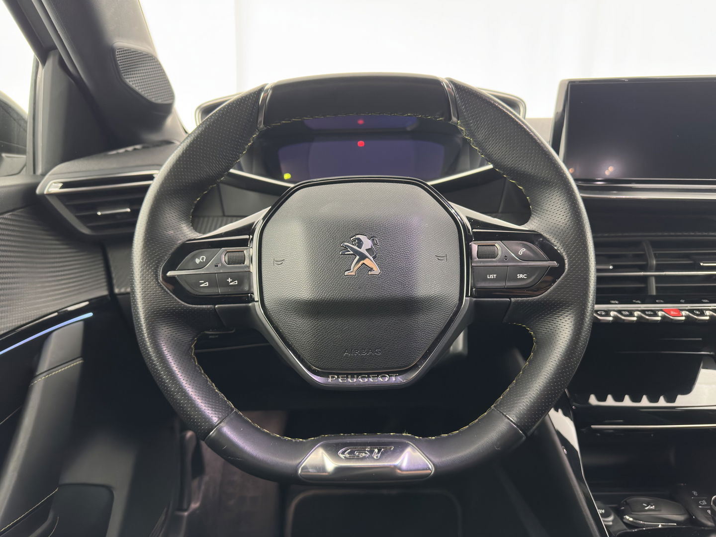 Peugeot e-208 EV GT Pack 50 kWh [ 3-Fase ] (INCL-BTW) (INCL-BTW) *FULL-LED | DIGI-COCKPIT | BLINDSPOT | CAMERA | LEATHER-ALCANTARA | AMBIENT-LIGHT | NAVI-FULLMAP | LANE-ASSIST | KEYLESS | DAB | CCS-FASTLOADER | HEATED-SPORTSEATS | 17'