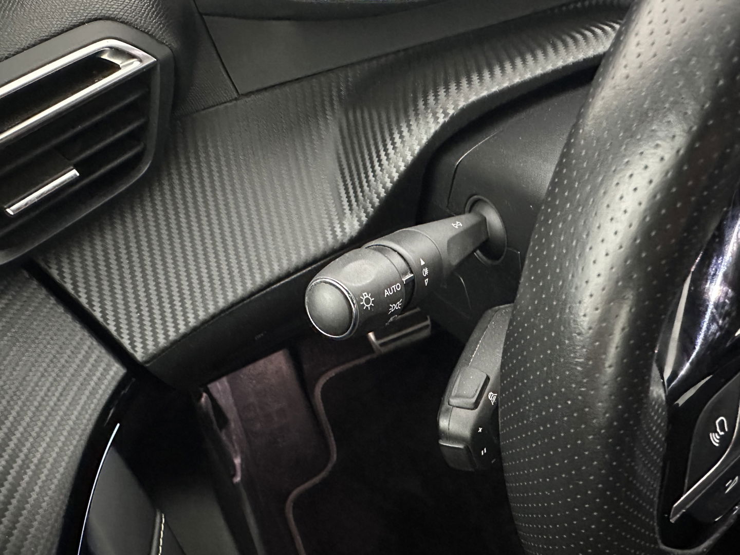 Peugeot e-208 EV GT Pack 50 kWh [ 3-Fase ] (INCL-BTW) (INCL-BTW) *FULL-LED | DIGI-COCKPIT | BLINDSPOT | CAMERA | LEATHER-ALCANTARA | AMBIENT-LIGHT | NAVI-FULLMAP | LANE-ASSIST | KEYLESS | DAB | CCS-FASTLOADER | HEATED-SPORTSEATS | 17'