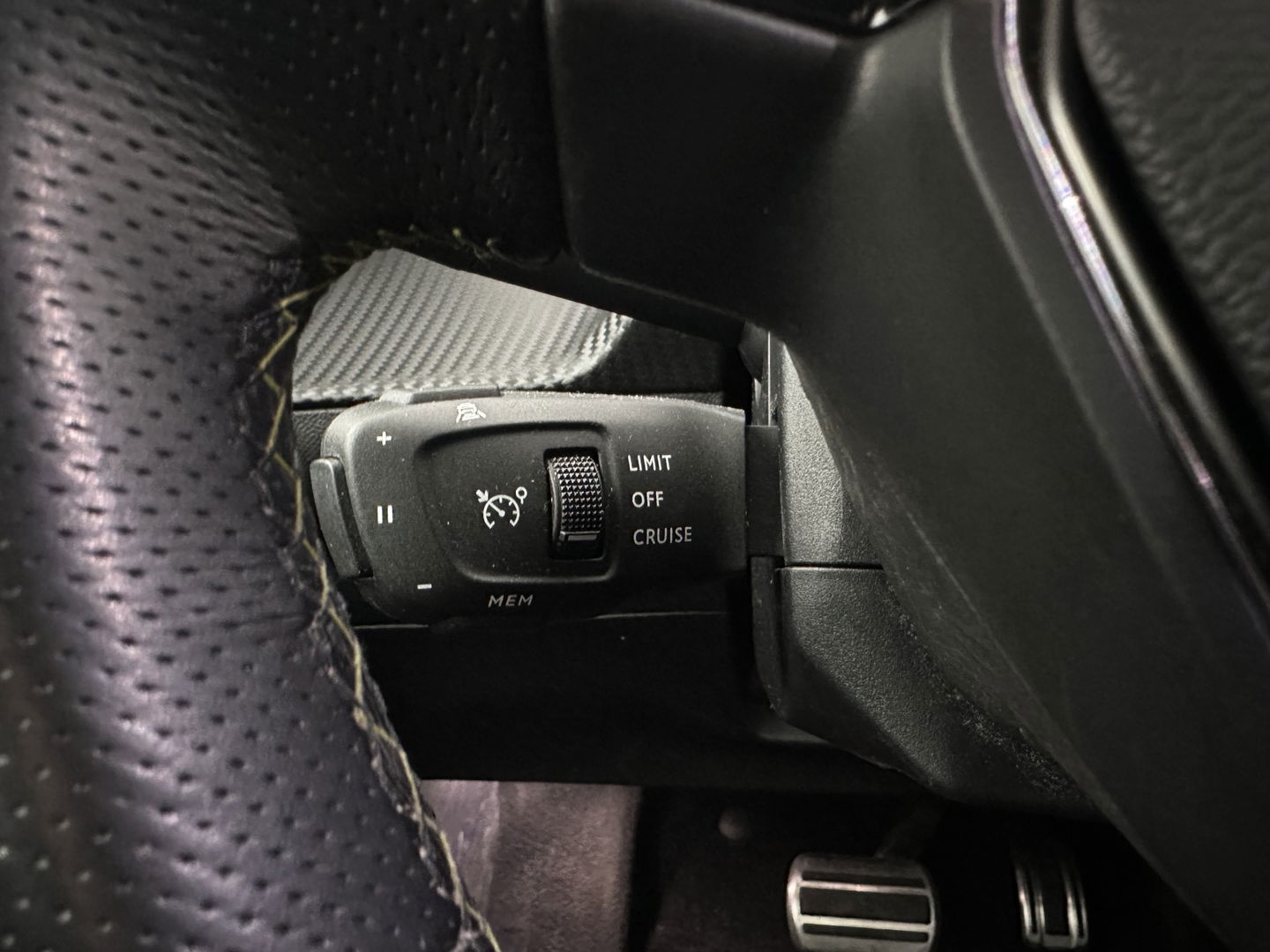 Peugeot e-208 EV GT Pack 50 kWh [ 3-Fase ] (INCL-BTW) (INCL-BTW) *FULL-LED | DIGI-COCKPIT | BLINDSPOT | CAMERA | LEATHER-ALCANTARA | AMBIENT-LIGHT | NAVI-FULLMAP | LANE-ASSIST | KEYLESS | DAB | CCS-FASTLOADER | HEATED-SPORTSEATS | 17'