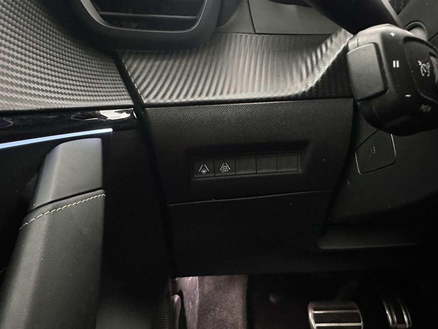 Peugeot e-208 EV GT Pack 50 kWh [ 3-Fase ] (INCL-BTW) (INCL-BTW) *FULL-LED | DIGI-COCKPIT | BLINDSPOT | CAMERA | LEATHER-ALCANTARA | AMBIENT-LIGHT | NAVI-FULLMAP | LANE-ASSIST | KEYLESS | DAB | CCS-FASTLOADER | HEATED-SPORTSEATS | 17'