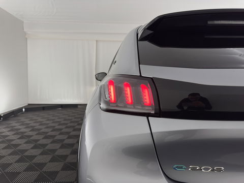 Peugeot e-208 EV GT Pack 50 kWh [ 3-Fase ] (INCL-BTW) (INCL-BTW) *FULL-LED | DIGI-COCKPIT | BLINDSPOT | CAMERA | LEATHER-ALCANTARA | AMBIENT-LIGHT | NAVI-FULLMAP | LANE-ASSIST | KEYLESS | DAB | CCS-FASTLOADER | HEATED-SPORTSEATS | 17'