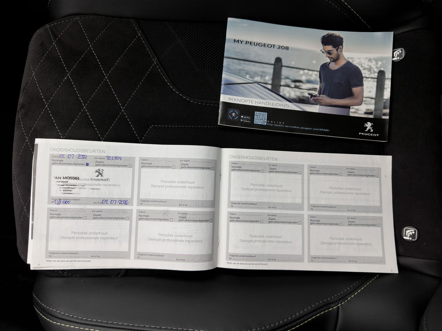 Peugeot e-208 EV GT Pack 50 kWh [ 3-Fase ] (INCL-BTW) (INCL-BTW) *FULL-LED | DIGI-COCKPIT | BLINDSPOT | CAMERA | LEATHER-ALCANTARA | AMBIENT-LIGHT | NAVI-FULLMAP | LANE-ASSIST | KEYLESS | DAB | CCS-FASTLOADER | HEATED-SPORTSEATS | 17'