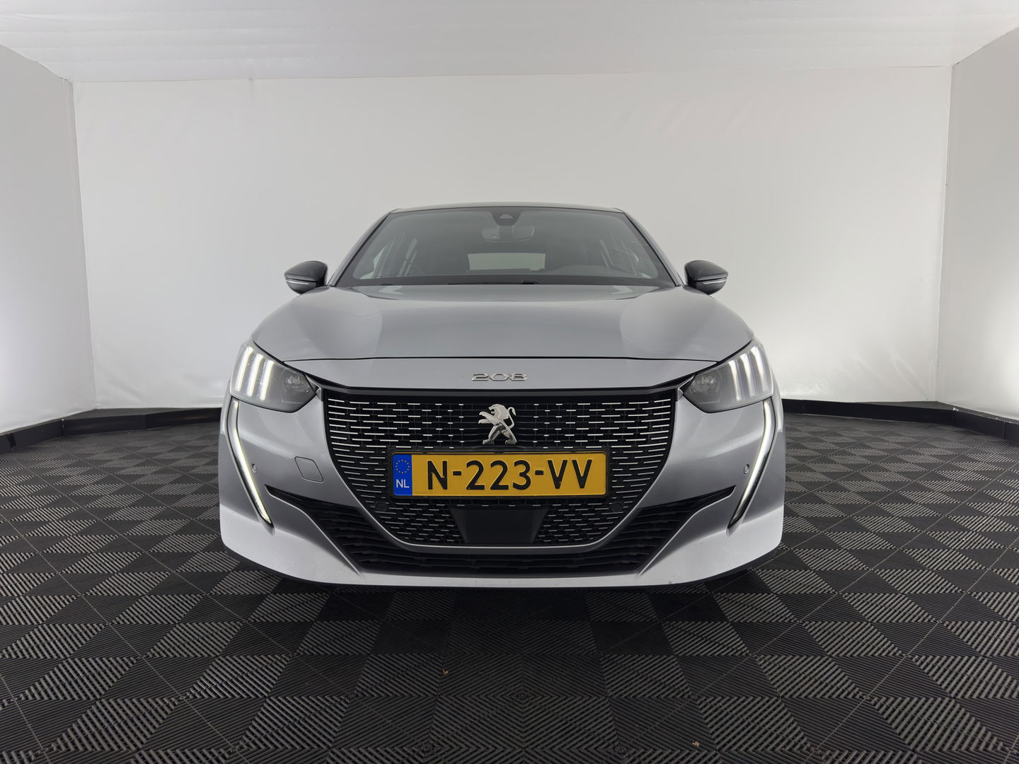 Peugeot e-208 EV GT Pack 50 kWh [ 3-Fase ] (INCL-BTW) (INCL-BTW) *FULL-LED | DIGI-COCKPIT | BLINDSPOT | CAMERA | LEATHER-ALCANTARA | AMBIENT-LIGHT | NAVI-FULLMAP | LANE-ASSIST | KEYLESS | DAB | CCS-FASTLOADER | HEATED-SPORTSEATS | 17'