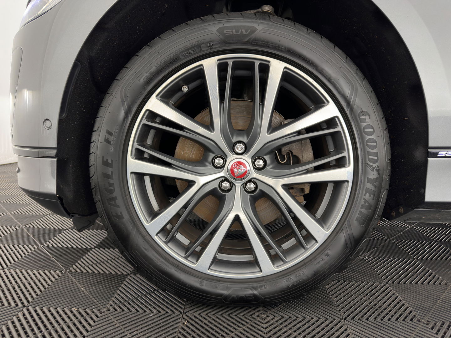 Jaguar I-PACE EV400 HSE 90 kWh (INCL-BTW) *PANO | LUXURY-LEATHER | FULL-LED | MERIDIAN-AUDIO | TOP-VIEW | MEMORY-PACK | BLIND-SPOT | DIGI-COCKPIT | KEYLESS | DAB+ | NAVI-FULLMAP | ECC | HEATED-COMFORTSEATS | PDC | CRUISE |