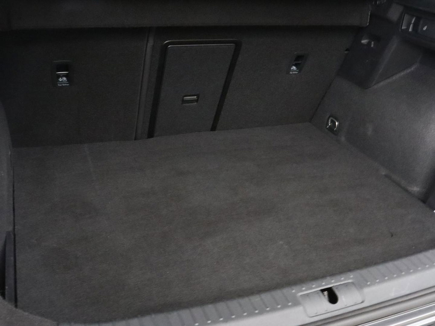 CUPRA Formentor 1.4 eHybrid | Stoelverwarming | Carplay | Adaptive cruise | Sfeerverlichting | Navigatie | Keyless | Stuurverwarming | Full LED | PHEV | Plug In