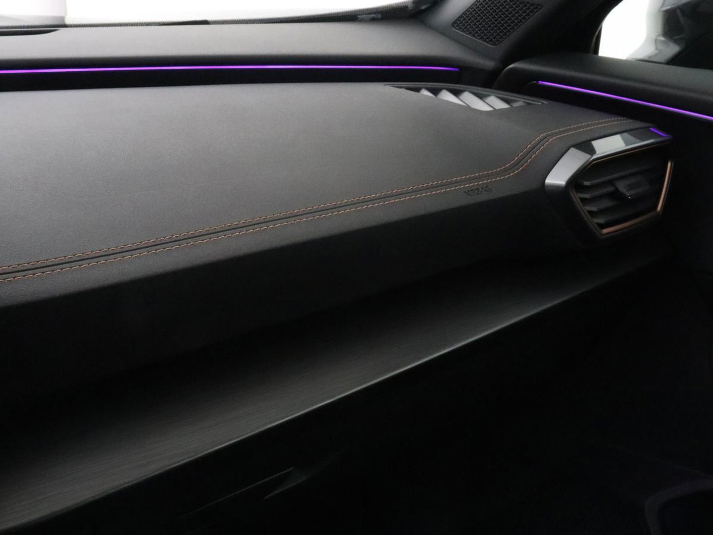 CUPRA Formentor 1.4 eHybrid | Stoelverwarming | Carplay | Adaptive cruise | Sfeerverlichting | Navigatie | Keyless | Stuurverwarming | Full LED | PHEV | Plug In