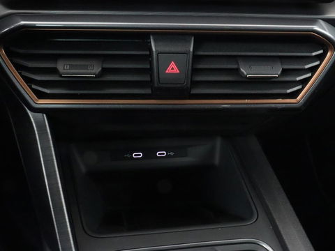 CUPRA Formentor 1.4 eHybrid | Stoelverwarming | Carplay | Adaptive cruise | Sfeerverlichting | Navigatie | Keyless | Stuurverwarming | Full LED | PHEV | Plug In