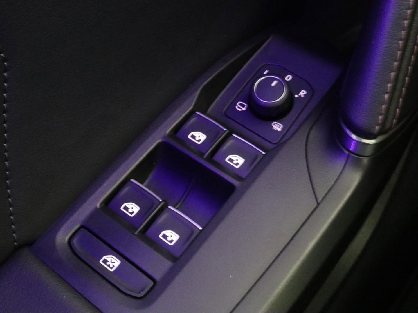 CUPRA Formentor 1.4 eHybrid | Stoelverwarming | Carplay | Adaptive cruise | Sfeerverlichting | Navigatie | Keyless | Stuurverwarming | Full LED | PHEV | Plug In