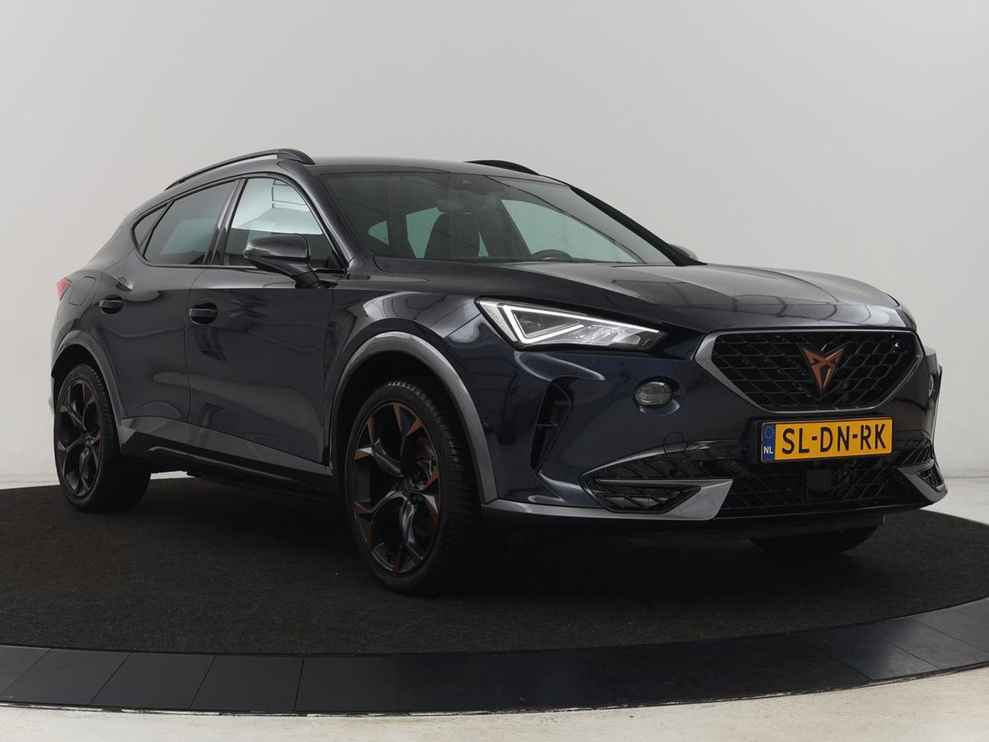 CUPRA Formentor 1.4 eHybrid | Stoelverwarming | Carplay | Adaptive cruise | Sfeerverlichting | Navigatie | Keyless | Stuurverwarming | Full LED | PHEV | Plug In