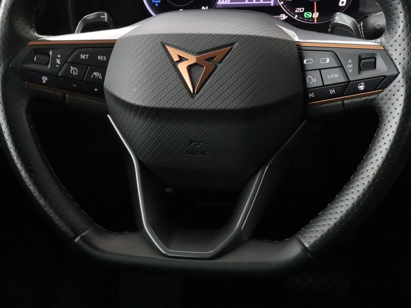 CUPRA Formentor 1.4 eHybrid | Stoelverwarming | Carplay | Adaptive cruise | Sfeerverlichting | Navigatie | Keyless | Stuurverwarming | Full LED | PHEV | Plug In