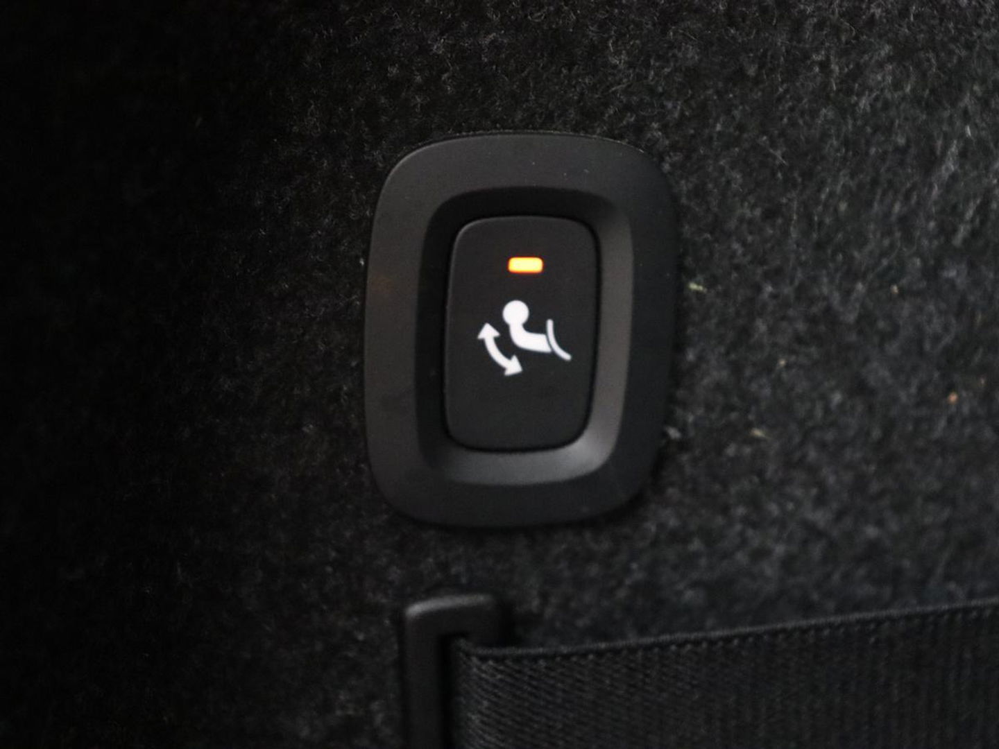 Polestar 2 Long Range Dual Motor Launch Edition 78kWh | Panoramadak | Trekhaak | 360 Camera | Achterbankverwarming | Adaptive cruise | Carplay | Camera | Stoelverwarming | Keyless