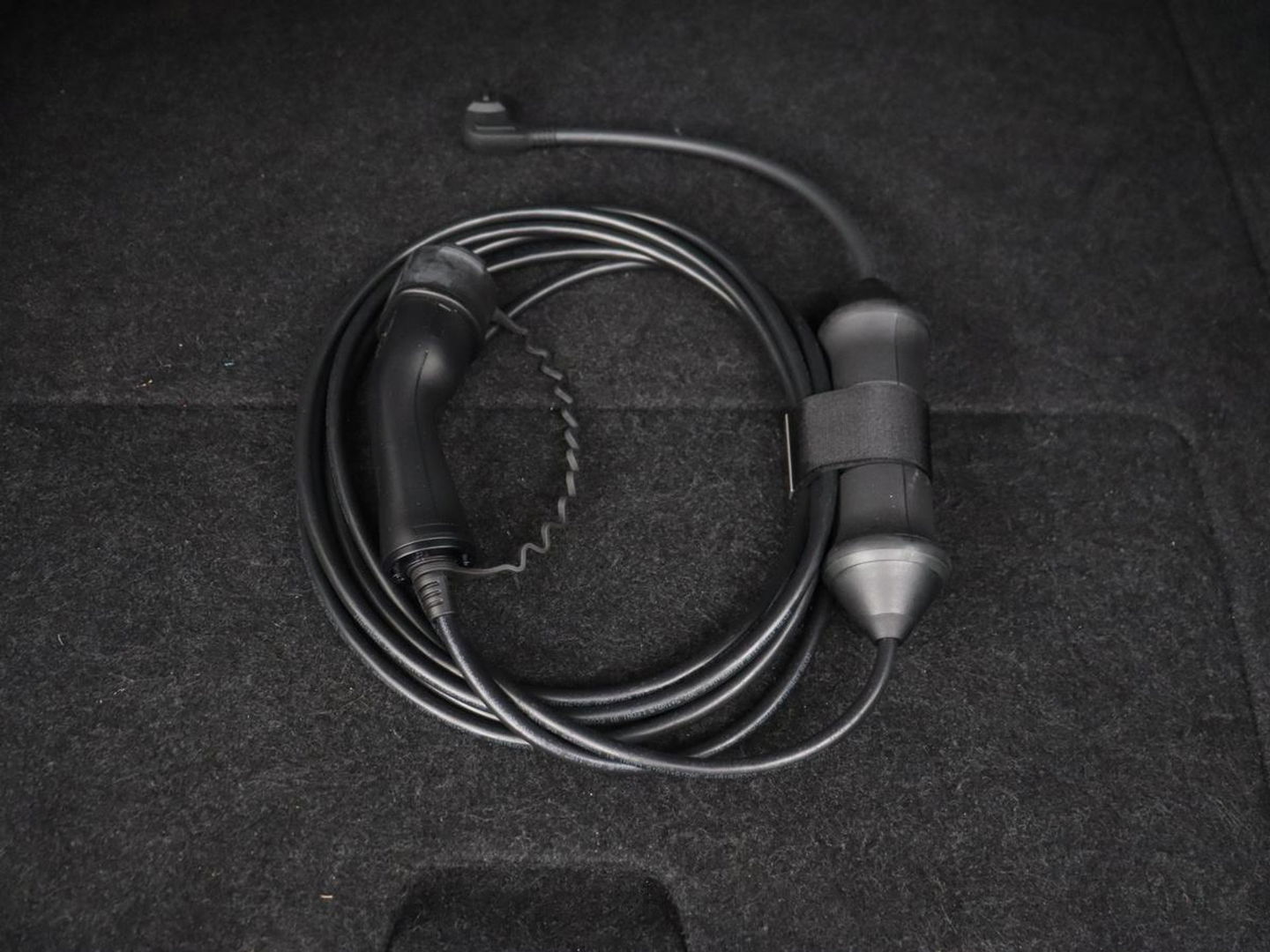 Polestar 2 Long Range Dual Motor Launch Edition 78kWh | Panoramadak | Trekhaak | 360 Camera | Achterbankverwarming | Adaptive cruise | Carplay | Camera | Stoelverwarming | Keyless