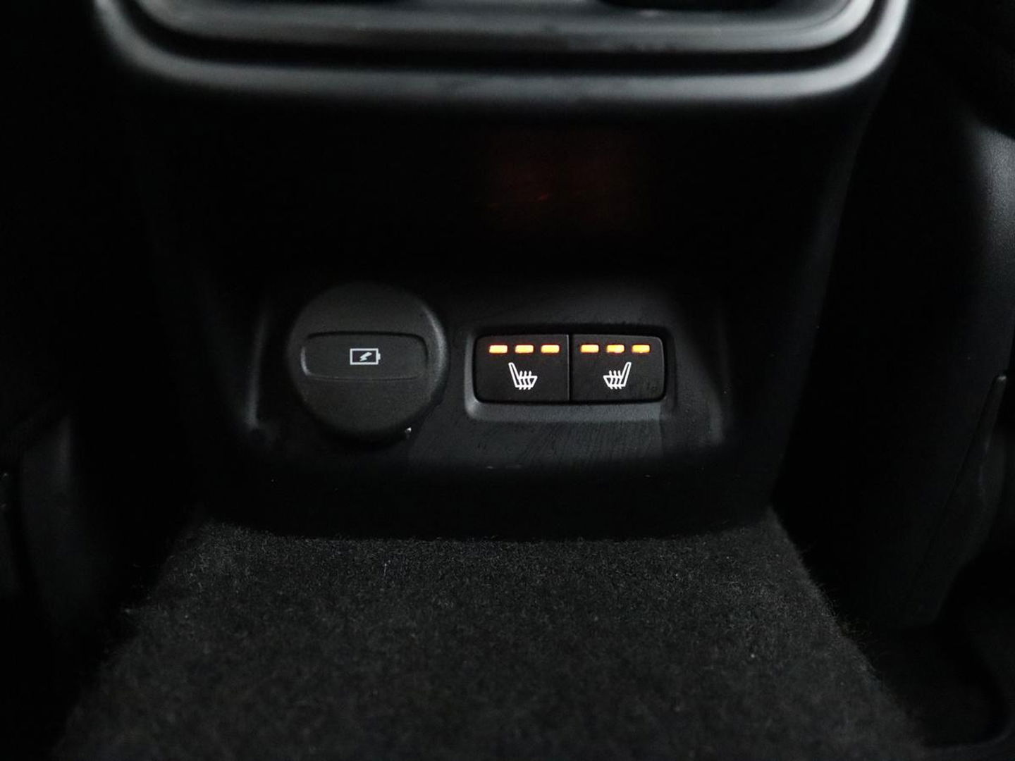 Polestar 2 Long Range Dual Motor Launch Edition 78kWh | Panoramadak | Trekhaak | 360 Camera | Achterbankverwarming | Adaptive cruise | Carplay | Camera | Stoelverwarming | Keyless