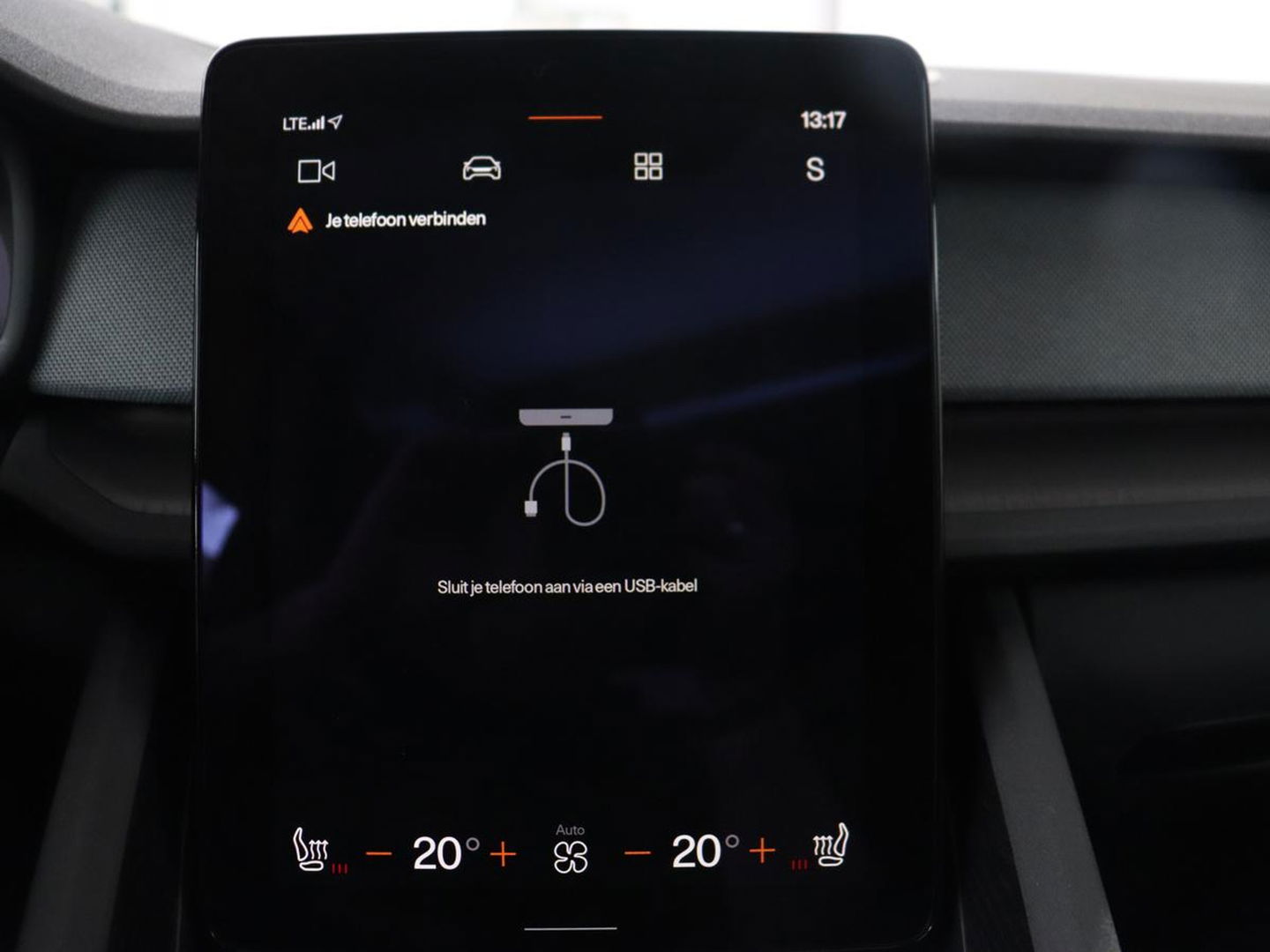 Polestar 2 Long Range Dual Motor Launch Edition 78kWh | Panoramadak | Trekhaak | 360 Camera | Achterbankverwarming | Adaptive cruise | Carplay | Camera | Stoelverwarming | Keyless