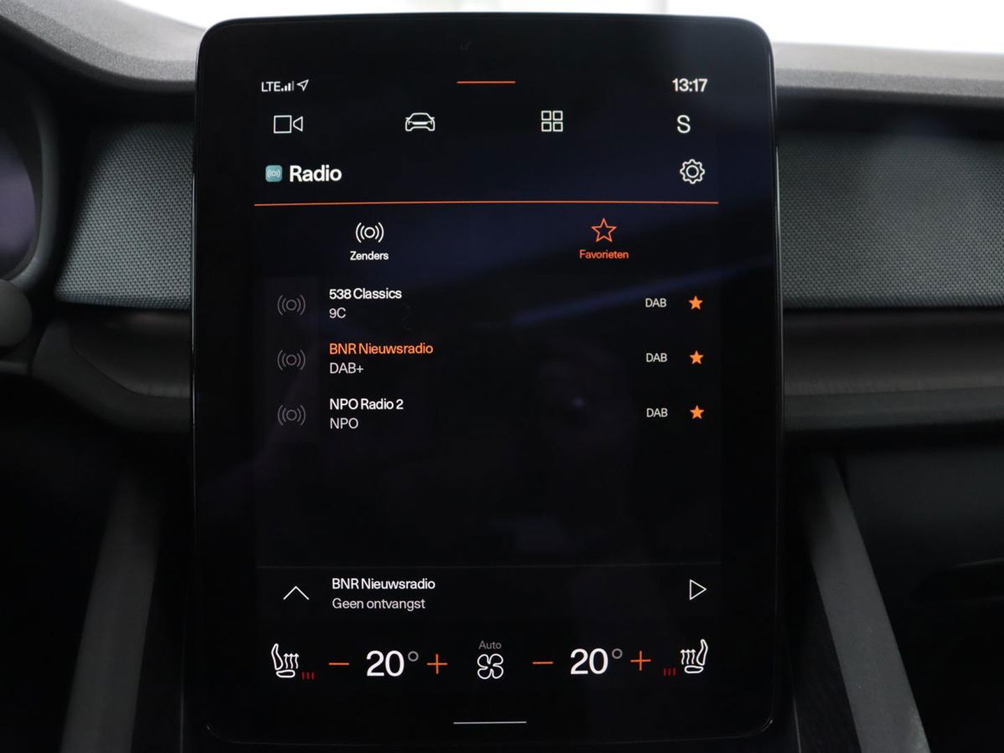 Polestar 2 Long Range Dual Motor Launch Edition 78kWh | Panoramadak | Trekhaak | 360 Camera | Achterbankverwarming | Adaptive cruise | Carplay | Camera | Stoelverwarming | Keyless