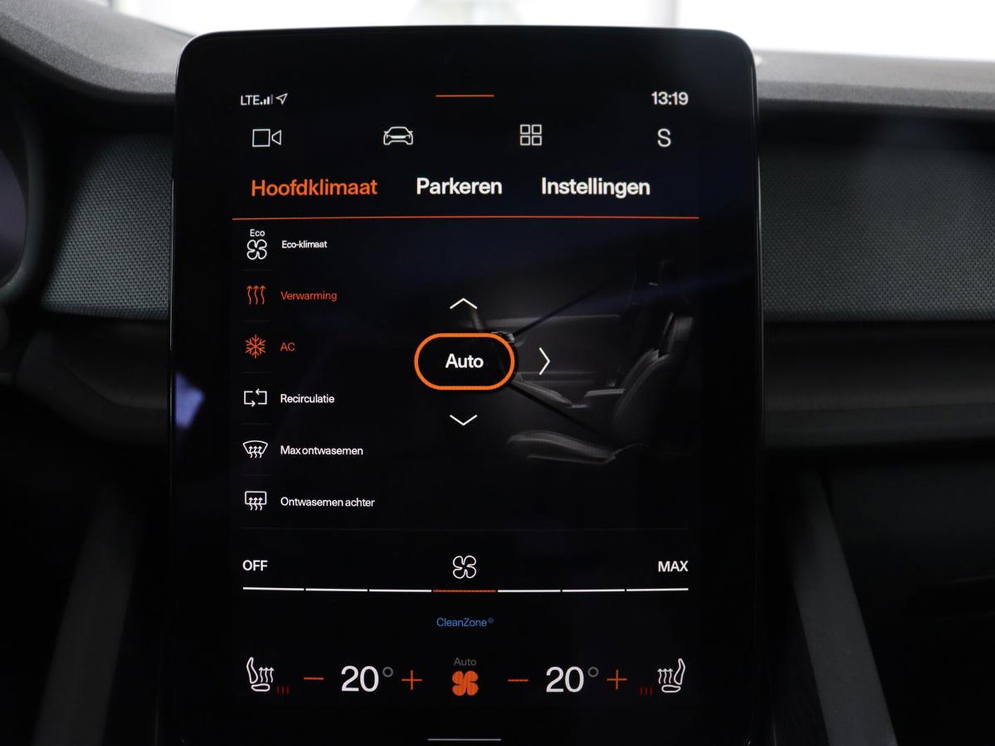 Polestar 2 Long Range Dual Motor Launch Edition 78kWh | Panoramadak | Trekhaak | 360 Camera | Achterbankverwarming | Adaptive cruise | Carplay | Camera | Stoelverwarming | Keyless