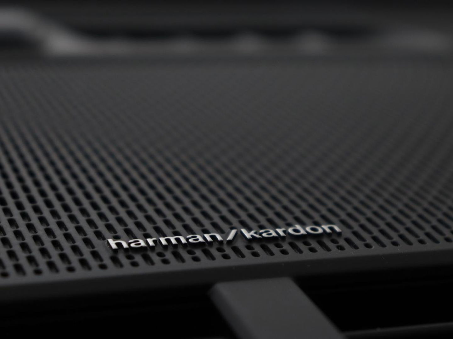 Polestar 2 Long Range Dual Motor Launch Edition 78kWh | Panoramadak | Trekhaak | 360 Camera | Achterbankverwarming | Adaptive cruise | Carplay | Camera | Stoelverwarming | Keyless