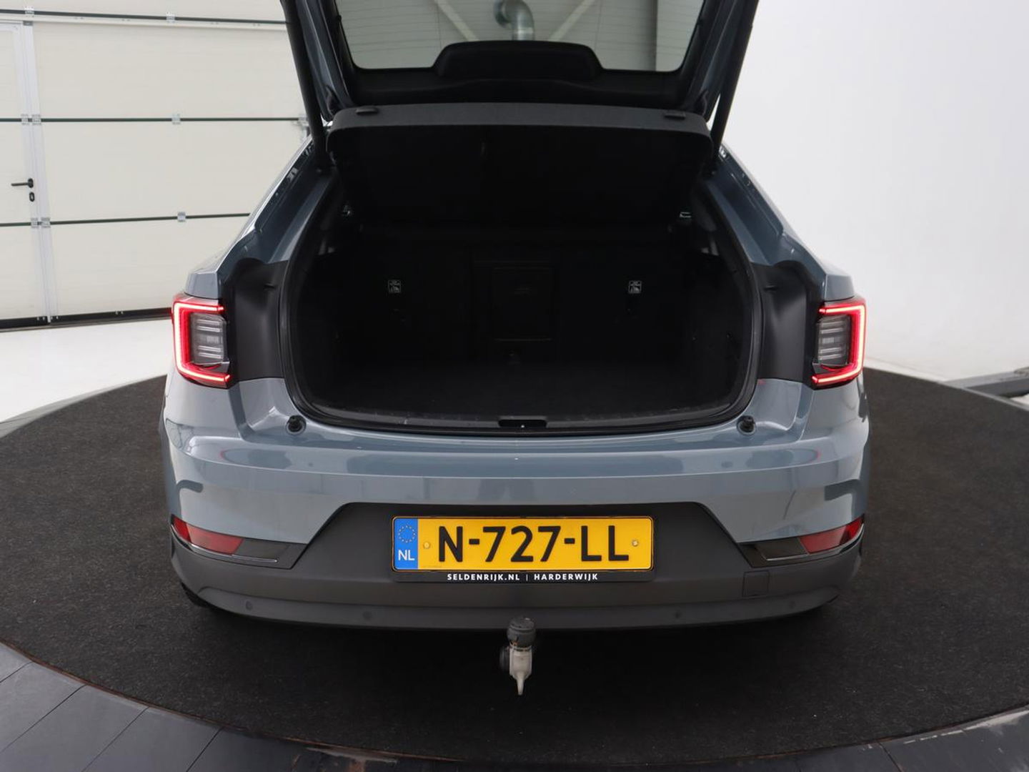 Polestar 2 Long Range Dual Motor Launch Edition 78kWh | Panoramadak | Trekhaak | 360 Camera | Achterbankverwarming | Adaptive cruise | Carplay | Camera | Stoelverwarming | Keyless