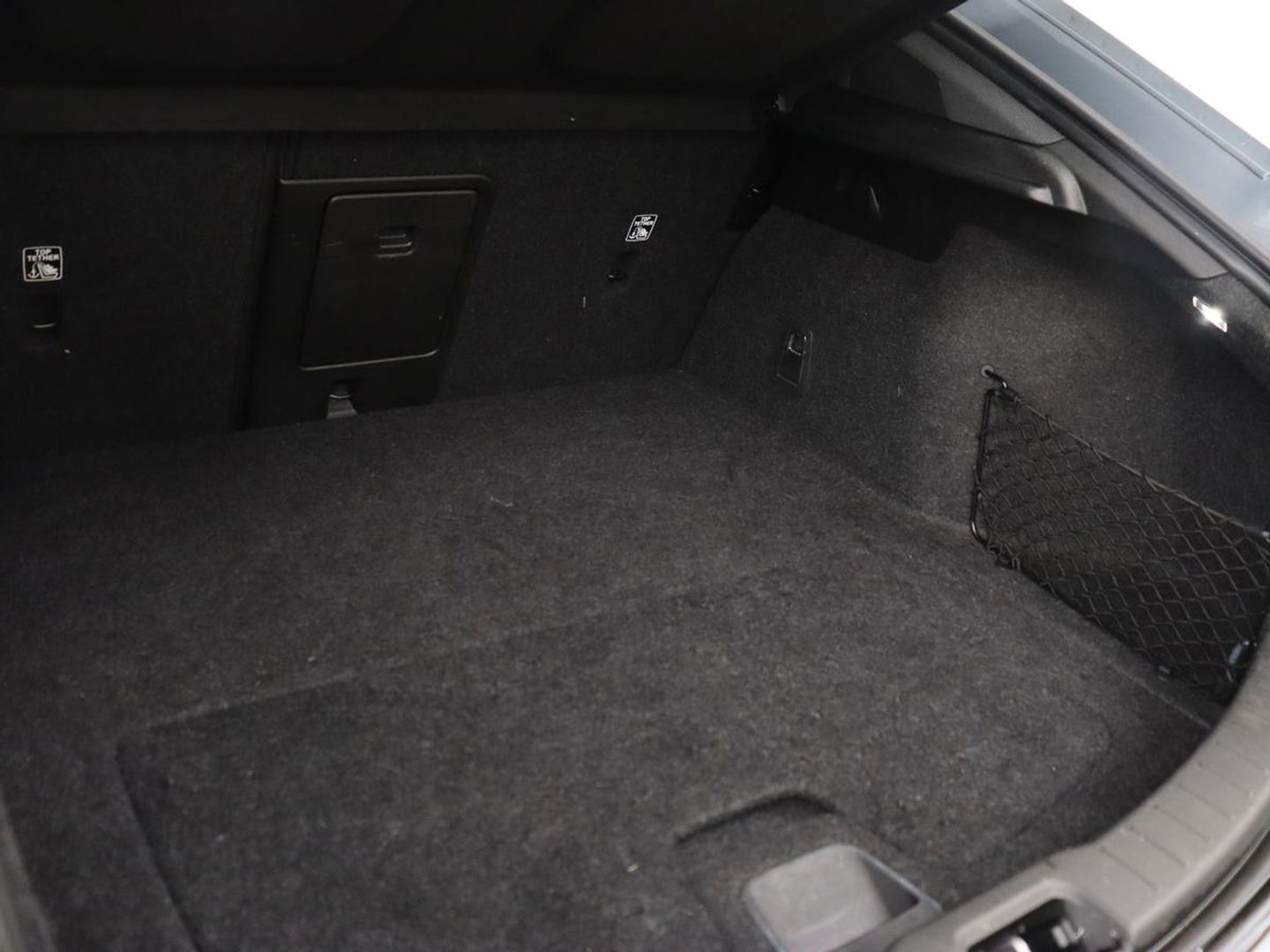 Polestar 2 Long Range Dual Motor Launch Edition 78kWh | Panoramadak | Trekhaak | 360 Camera | Achterbankverwarming | Adaptive cruise | Carplay | Camera | Stoelverwarming | Keyless